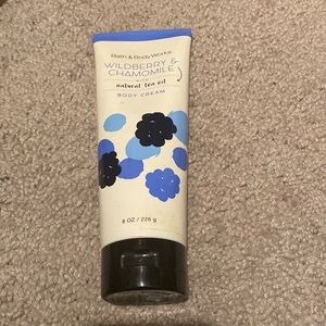 Wild berry & Chamomile body cream